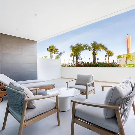 Bikini Bottom - Modern Poolside Escape * Lagos